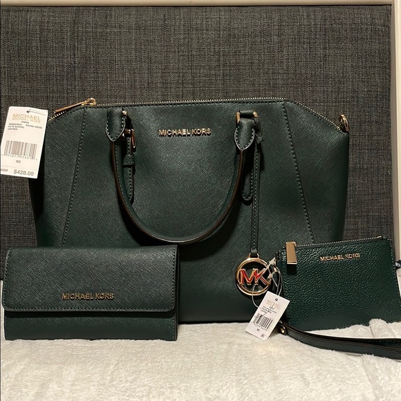 Michael Kors Handbags - NWT Michael Kors bundle